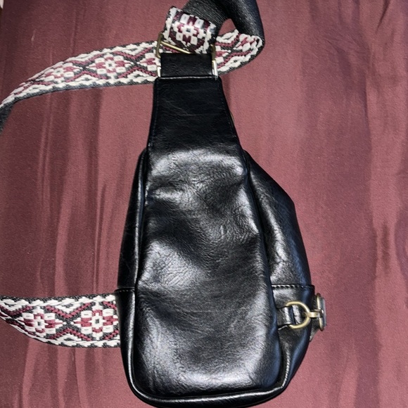 BLACK SLING BAG - Picture 3 of 6